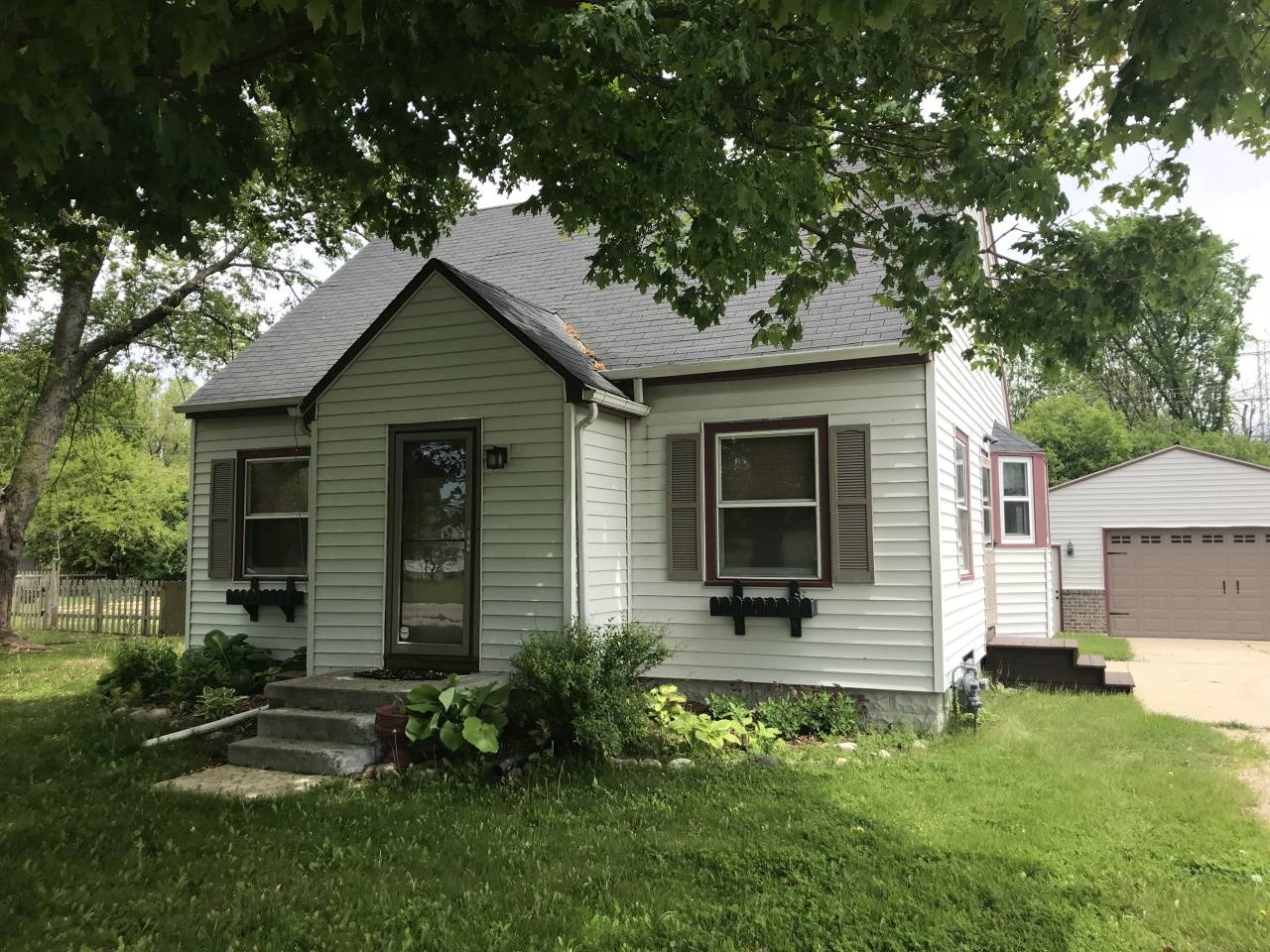 1816 S Sunny Slope Rd, New Berlin, WI 53151
