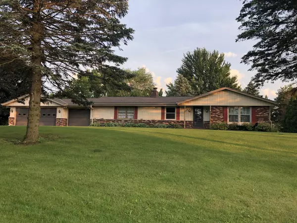 765 Cresthill Ct, Jackson, WI 53012