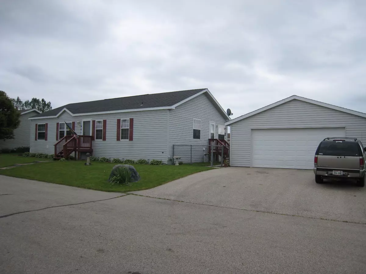 Elkhorn, WI 53121,901 S Eastown Manor