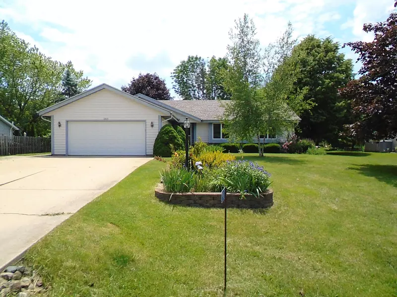 29637 Fernwood Dr, Rochester, WI 53185