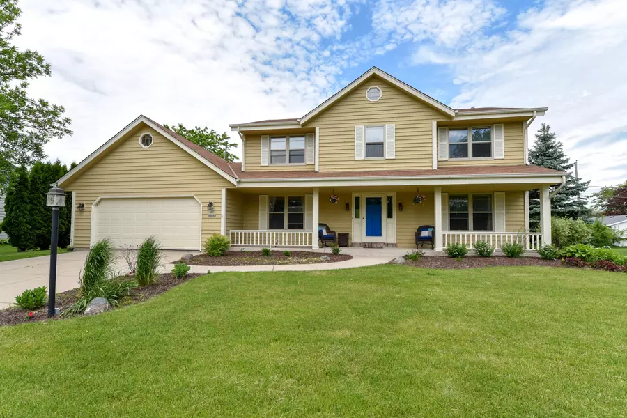 N77W16160 Overlook Dr, Menomonee Falls, WI 53051