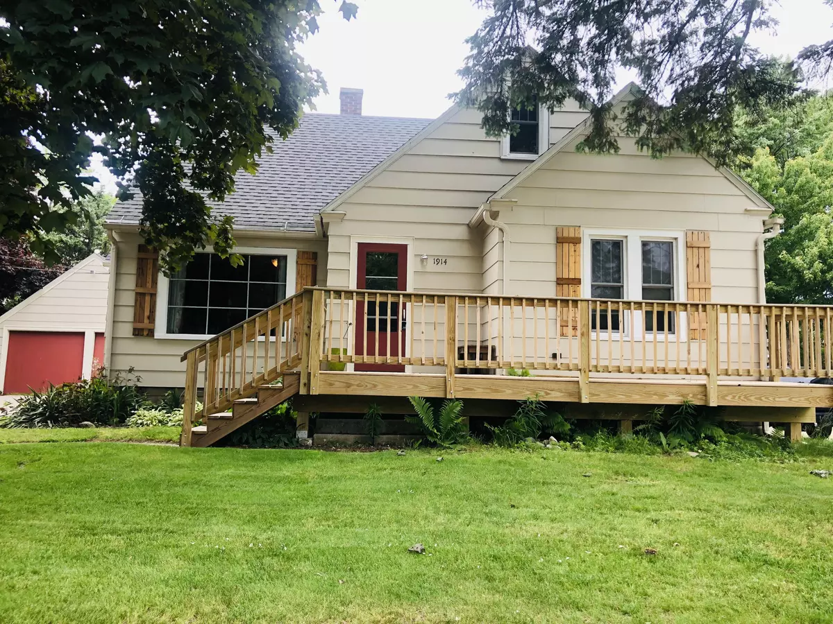 Manitowoc, WI 54220,1914 Herman Rd