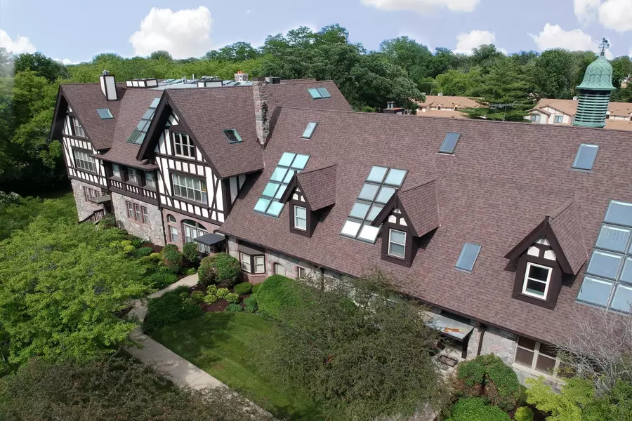 701 S Lake Shore Dr, Lake Geneva, WI 53147