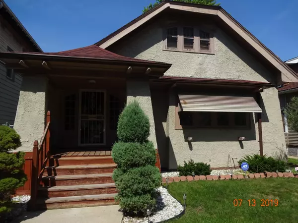 2755 N 48th St, Milwaukee, WI 53210