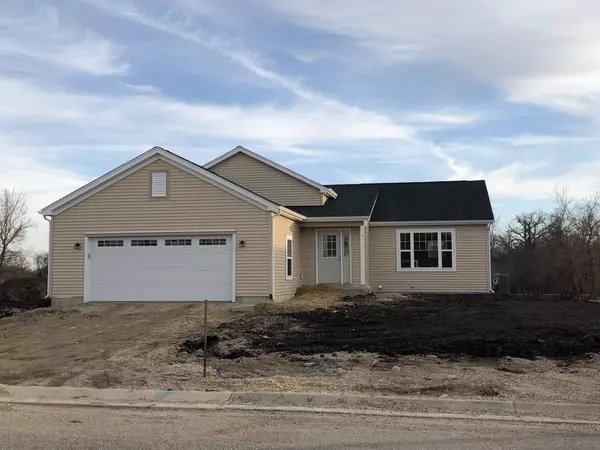 1511 E Longneedle Ln, Elkhorn, WI 53121