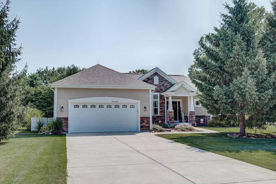 W272N387 Hilltop Dr, Pewaukee, WI 53188