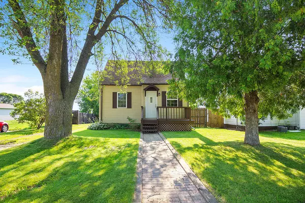 1537 S 37th St, Manitowoc, WI 54220