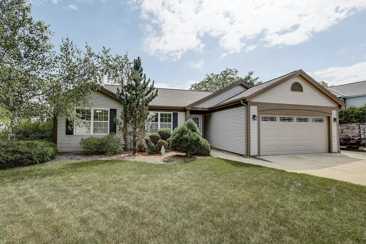 Oak Creek, WI 53154,605 E Quail Run