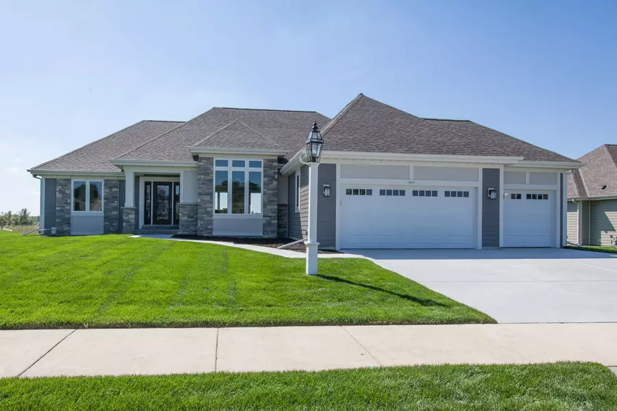 1411 White Deer Trl, Waukesha, WI 53189