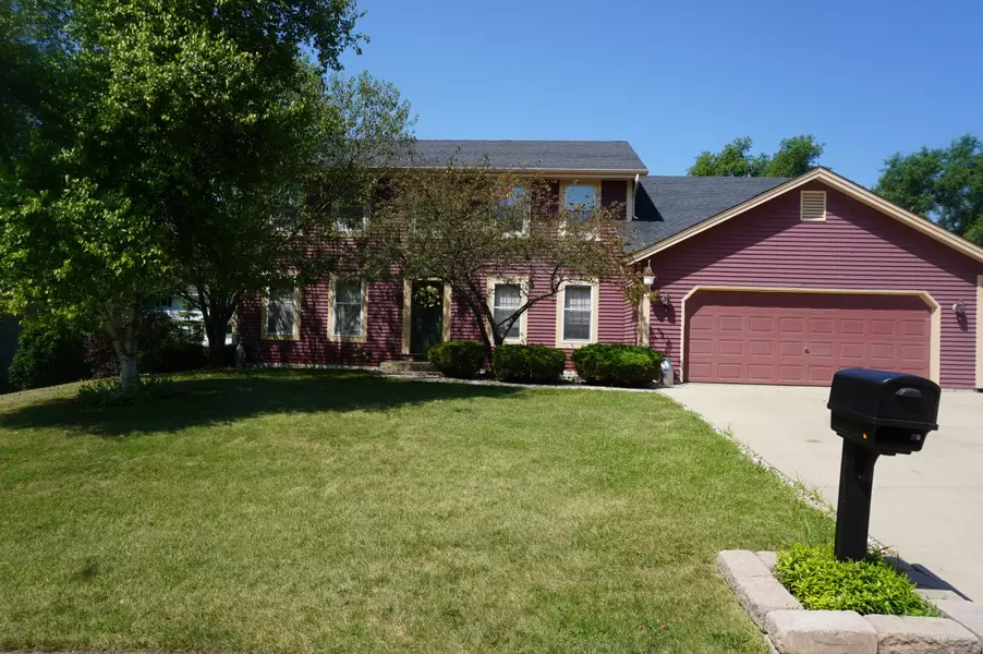 412 Red Coat Ct, Waterford, WI 53185