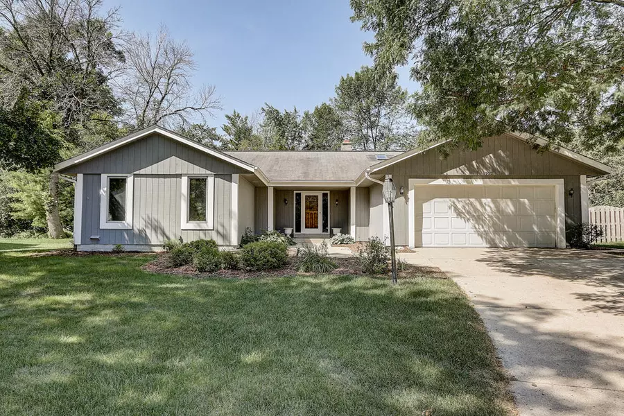 12900 W Scarborough Ct, New Berlin, WI 53151