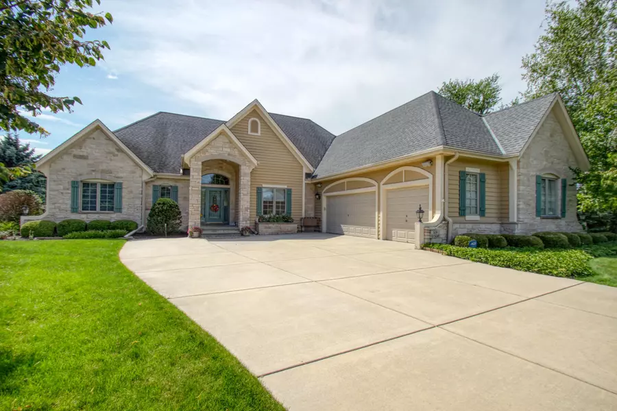 N29W26269 Steeplechase Ct, Pewaukee, WI 53072