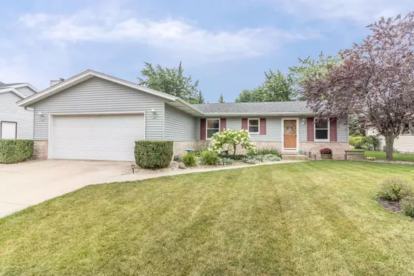 4131 E Barton Rd, Oak Creek, WI 53154