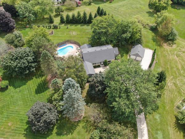 N69W25837 Coventry Ct, Lisbon, WI 53089