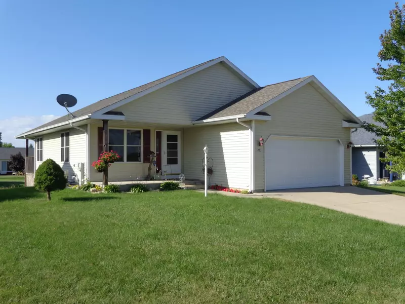 1253 Peninsula Ln, Whitewater, WI 53190