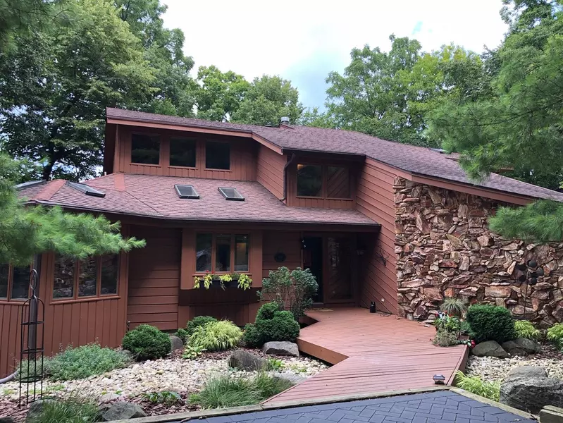 409 Deerpath West, Fontana, WI 53125