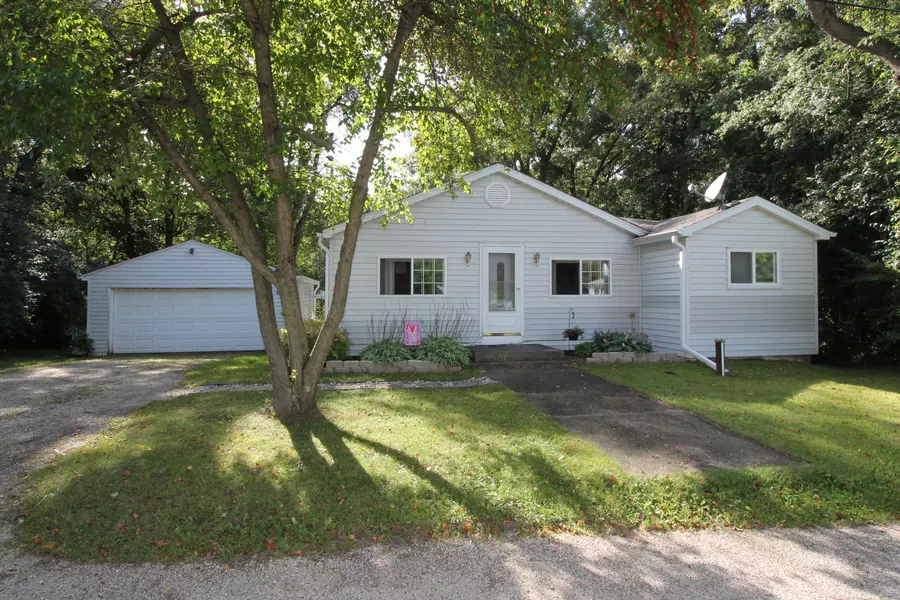 N2485 Phyllis Wheatley Dr, Bloomfield, WI 53105