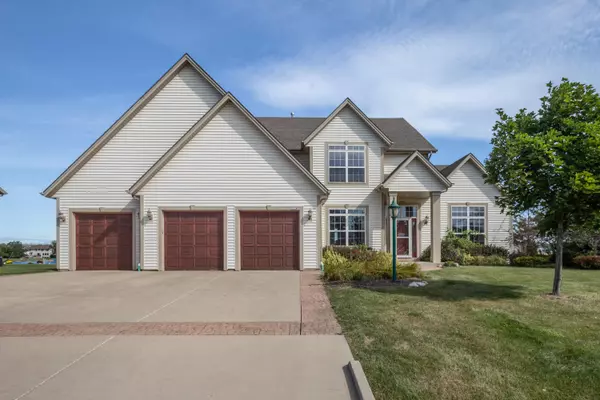 3224 E Lindy Ln, Oak Creek, WI 53154