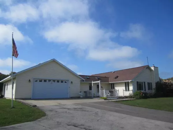 N2585 Timberland Way, Grover, WI 54157