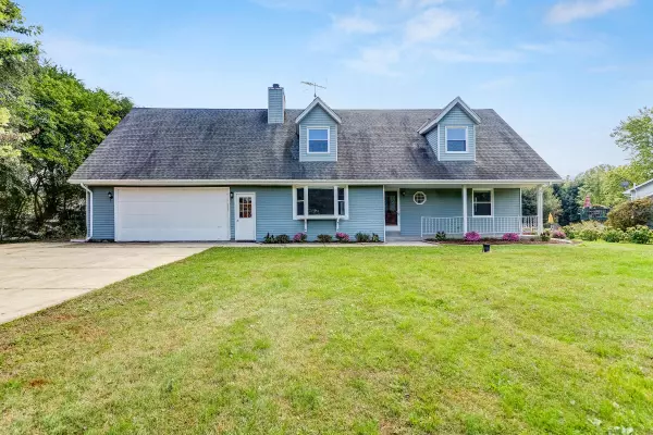 W233S8640 Chateau Ln, Vernon, WI 53103