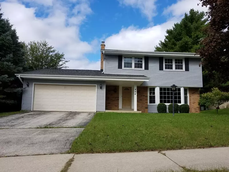 404 Hartwood Ln, Hartland, WI 53029