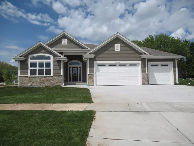 W239N5503 Fieldstone Pass Cir, Sussex, WI 53089