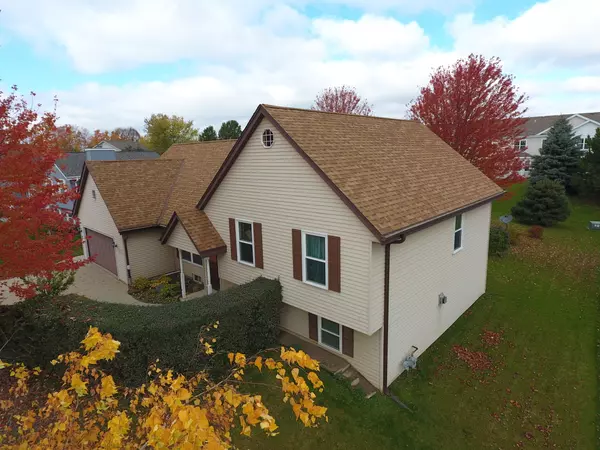 7010 W Brunn Dr, Franklin, WI 53132