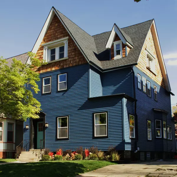 2742 N Hackett Ave, Milwaukee, WI 53211