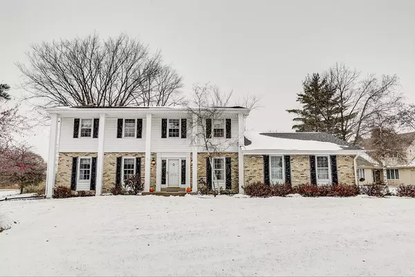 Mequon, WI 53092,3424 W Clubview Ct