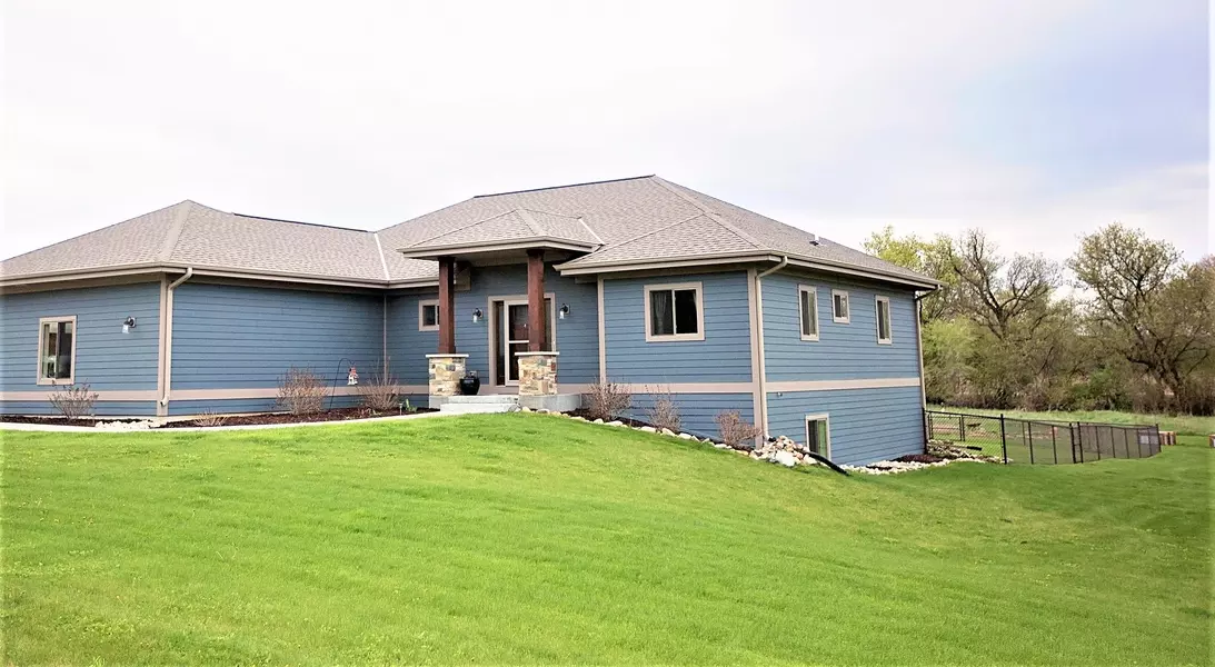 N7743 Crest Hill Dr, East Troy, WI 53120