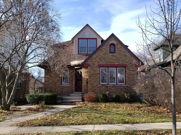 2445 N 63rd St, Wauwatosa, WI 53213