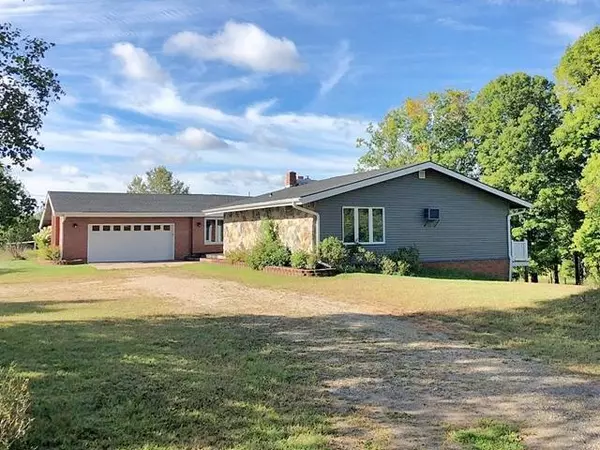 713 A Peterson Memorial Dr, Aurora, WI 54151