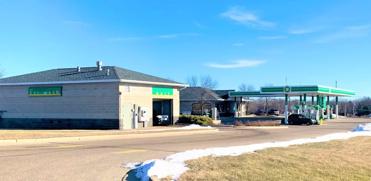 Slinger, WI 53086,1136 E Commerce Blvd