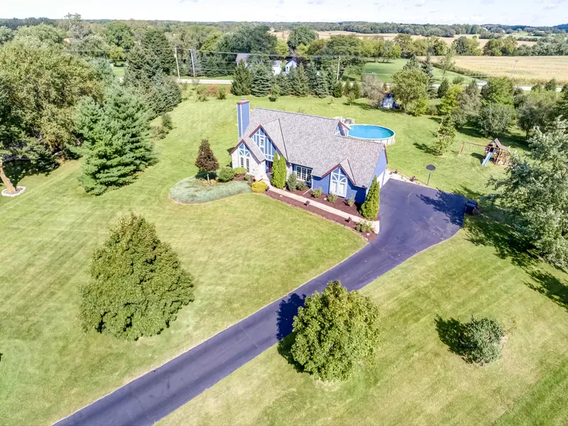 W338S9204 Fieldstone Ct, Mukwonago, WI 53149