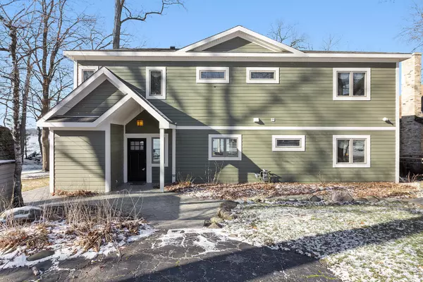 905 Shore Dr, Twin Lakes, WI 53181