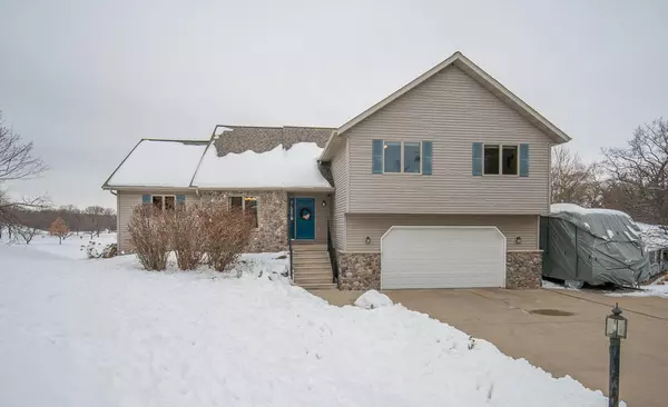 N5748 Thornton Ct, Fond Du Lac, WI 54935