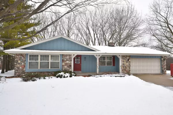 Pewaukee, WI 53072,290 Parkview Ct