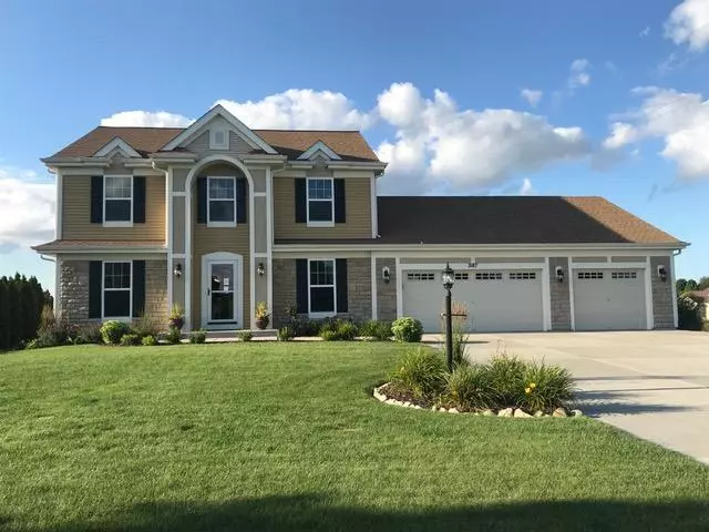 3187 Sherman Parc Cir, Jackson, WI 53037