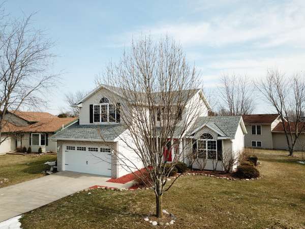 1534 Foxtail Dr, Hartford, WI 53027