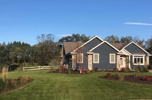 W330N4352 Glen Parc Cir, Nashotah, WI 53058