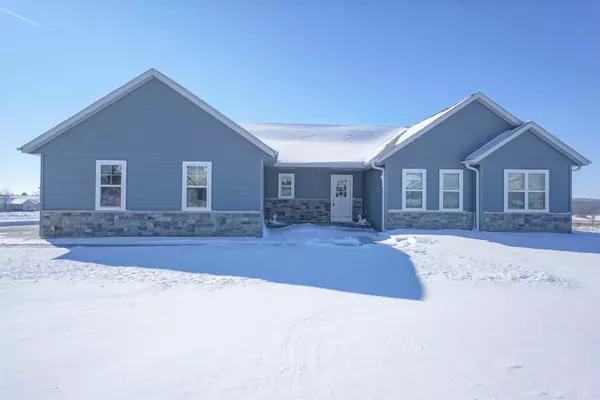 N675 Westview Dr, Ashippun, WI 53066