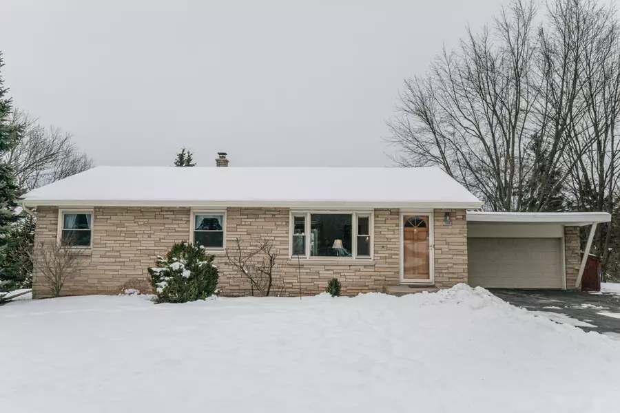 3940 N 165th St, Brookfield, WI 53005