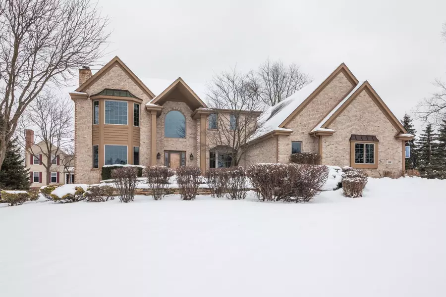 910 Coopers Ct, Brookfield, WI 53045