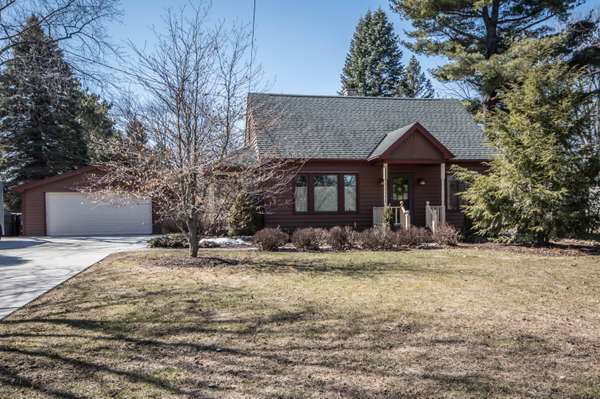 W297S10773 Phantom Woods Rd, Mukwonago, WI 53149