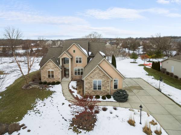 423 Brockway Dr, Mukwonago, WI 53149