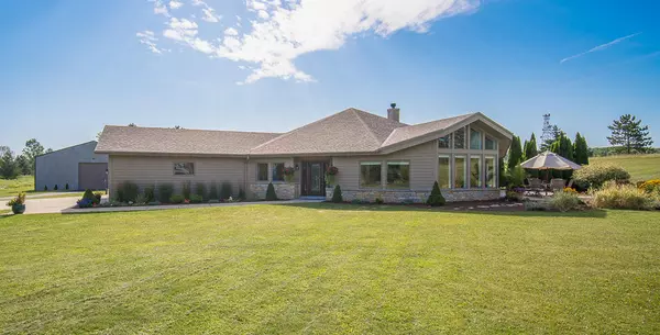 3902 Hillside Rd, Polk, WI 53086