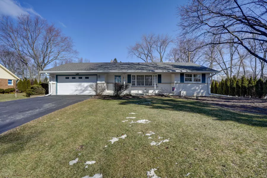 15360 Mt Vernon Ave, Brookfield, WI 53005