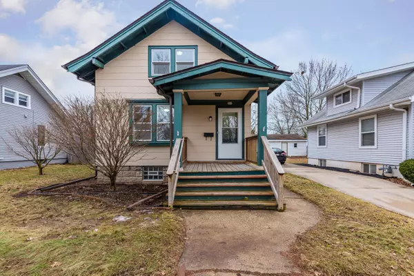 325 Wilson Ave, Waukesha, WI 53186