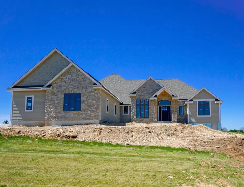 W337N8095 Prairie Hollow Dr, Merton, WI 53066