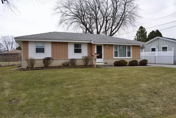 7329 Blackhawk Dr, Caledonia, WI 53402